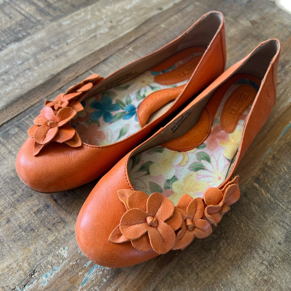 Born Leather Flowered Ballet Flats Size 7